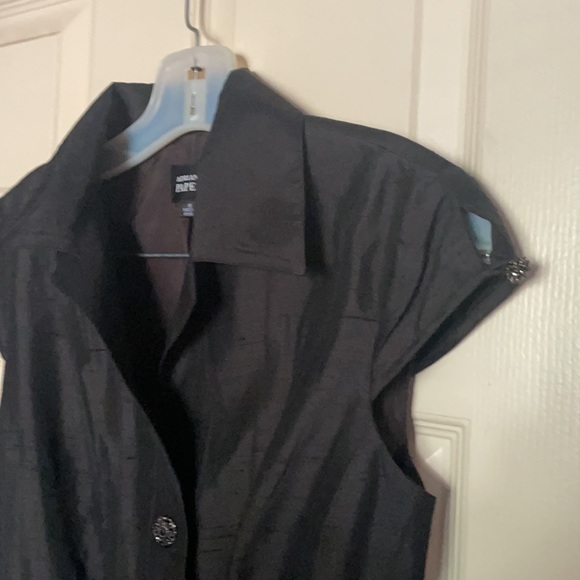 Adrianna Papell size 8 Black 70% Silk Dress 1/2 button front. Zip side - Picture 5 of 14